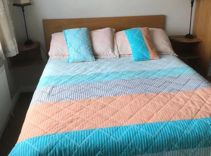 לינה וארוחת בוקר Cillcearn House קיל איירן